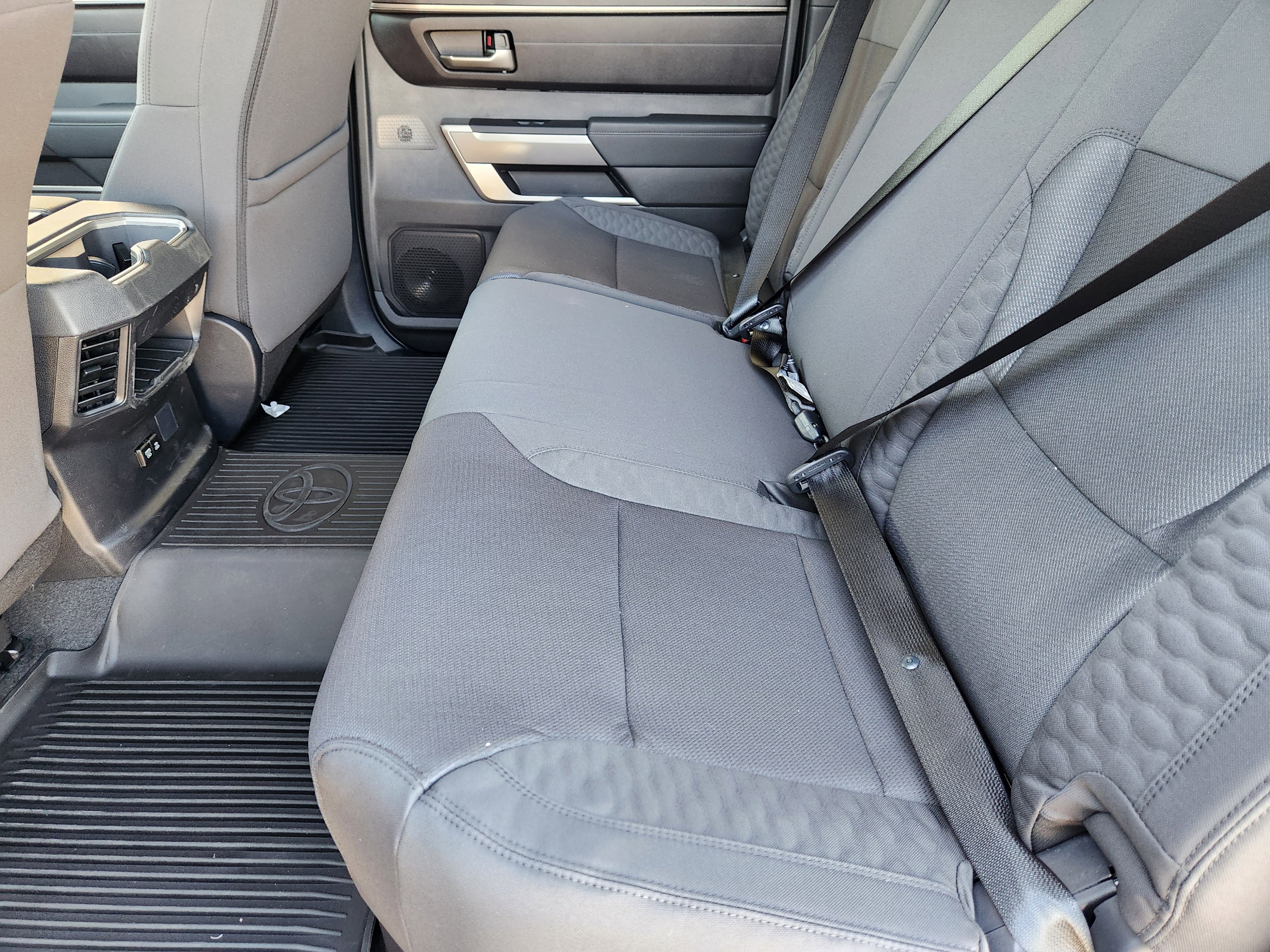 Vehicle image 22 of 24