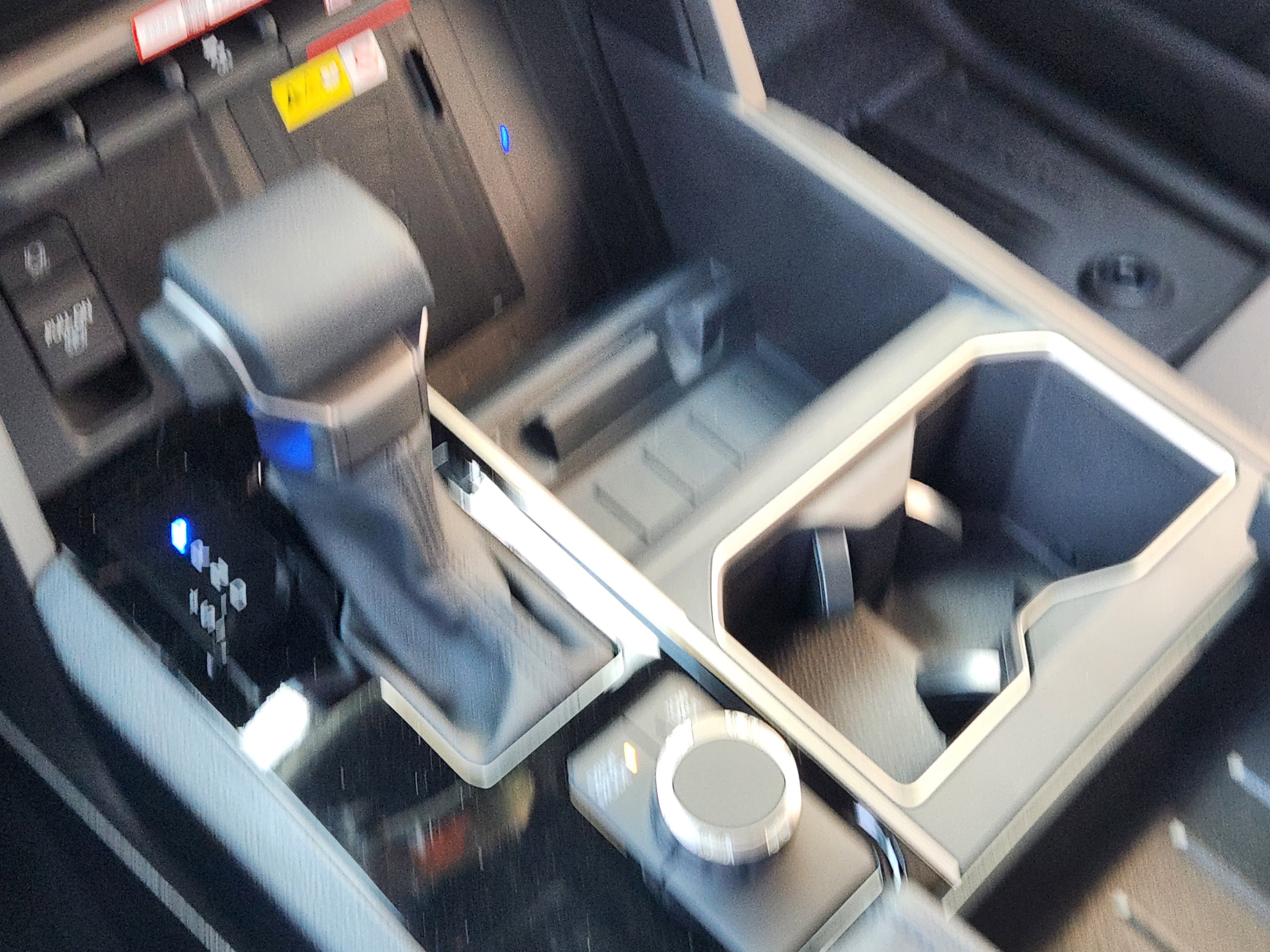 Vehicle image 17 of 24
