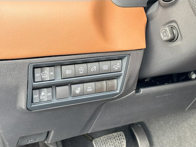 Vehicle image 28 of 44