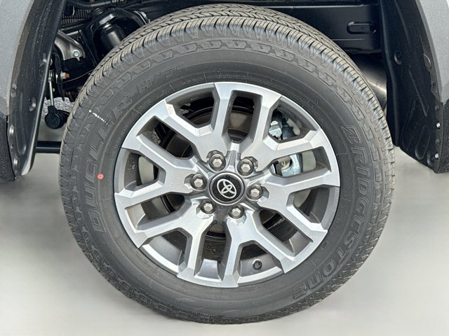 Vehicle image 39 of 44
