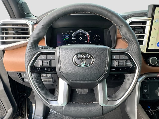 Vehicle image 17 of 44