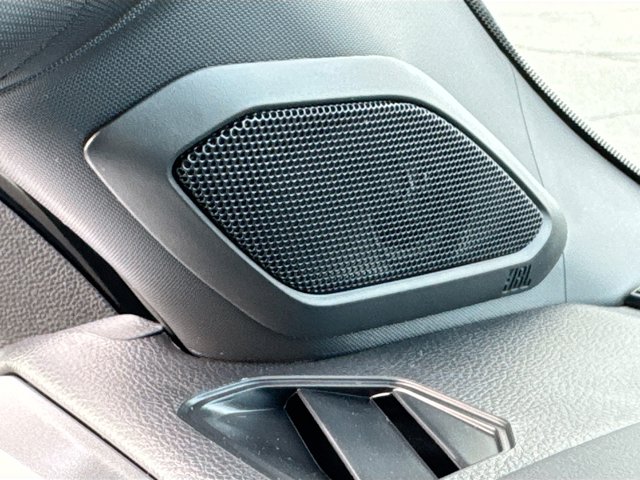 Vehicle image 27 of 44