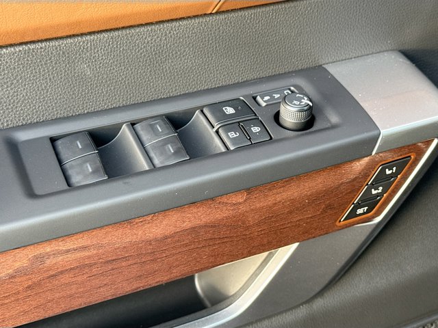 Vehicle image 26 of 44
