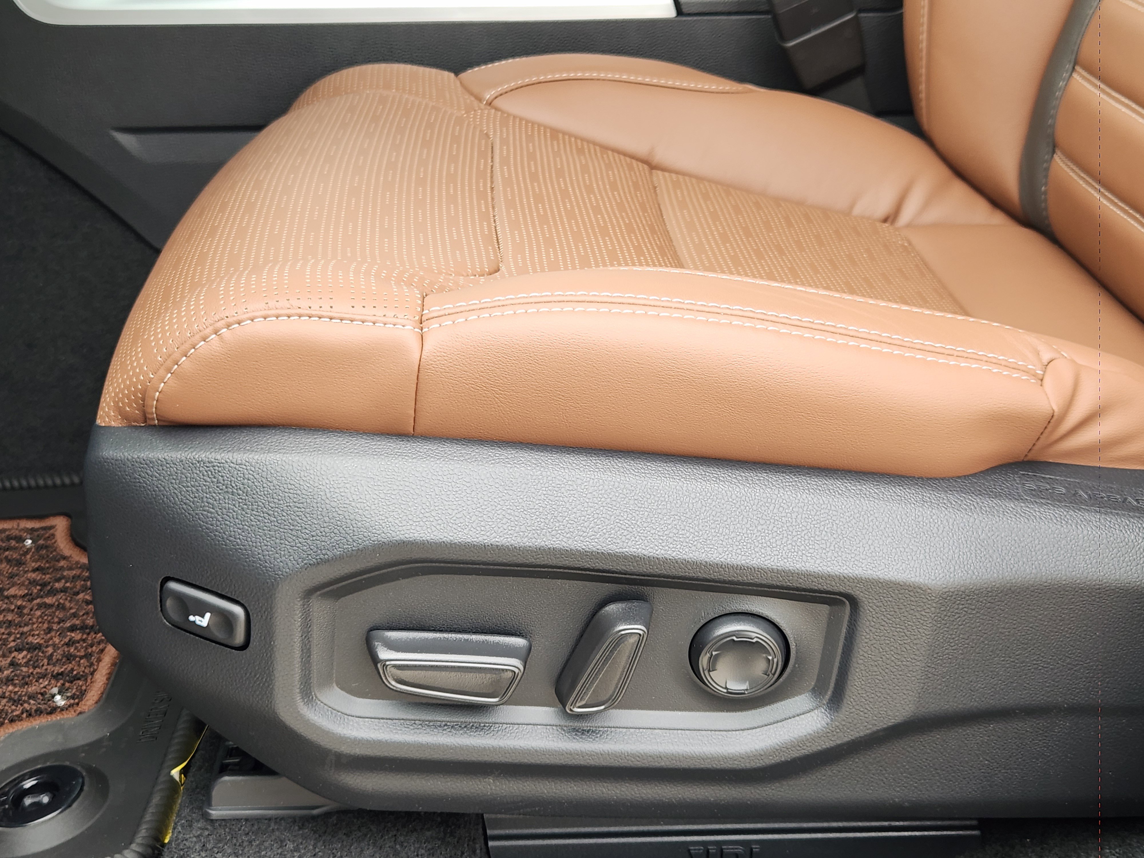 Vehicle image 18 of 23