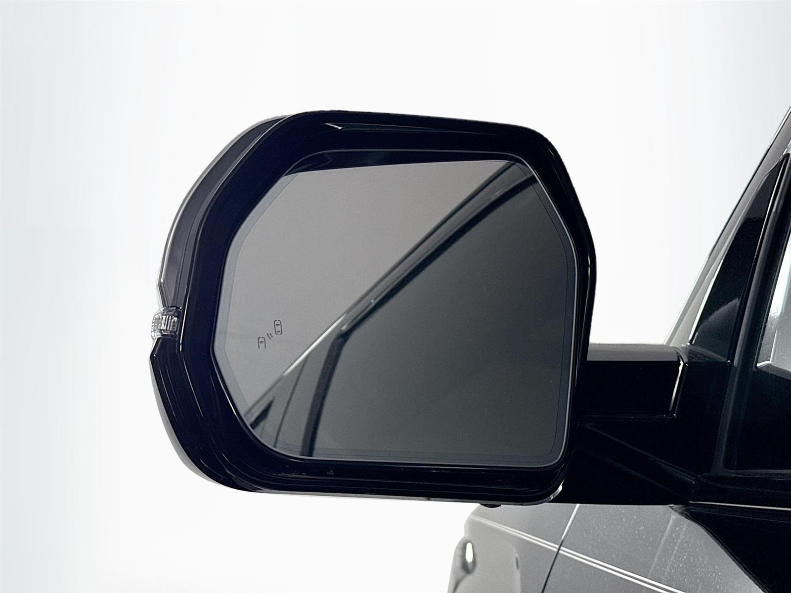 Vehicle image 10 of 44