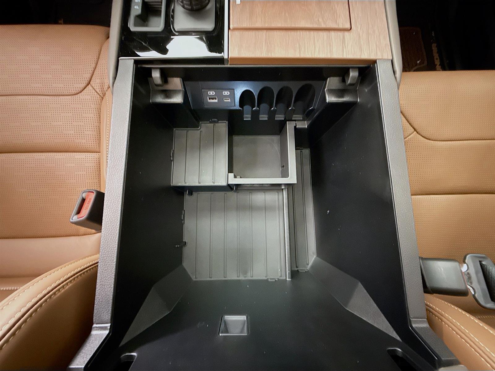 Vehicle image 36 of 44