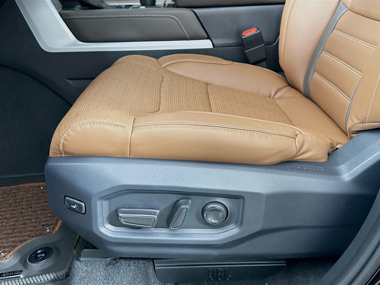 Vehicle image 31 of 44