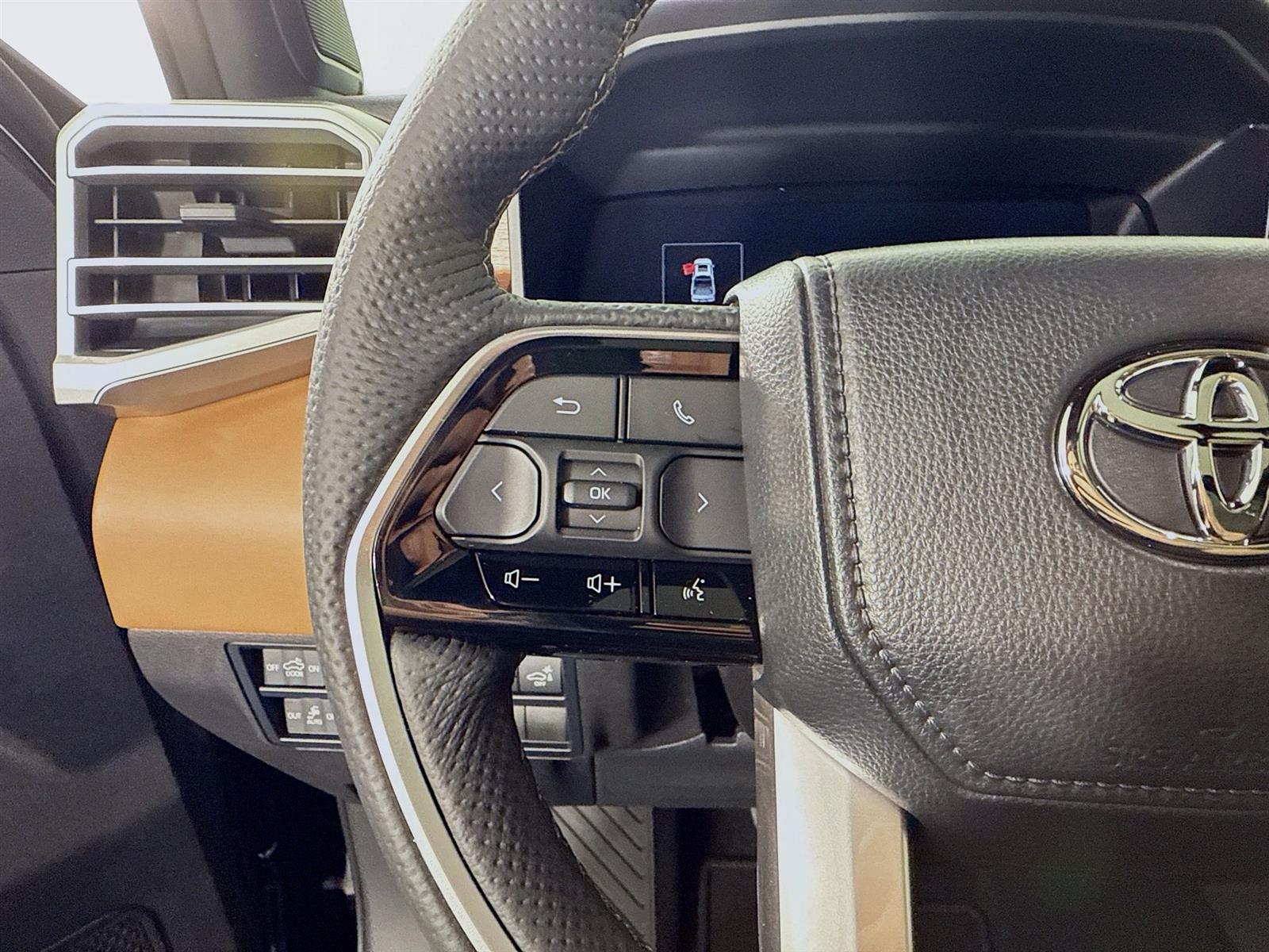 Vehicle image 16 of 44