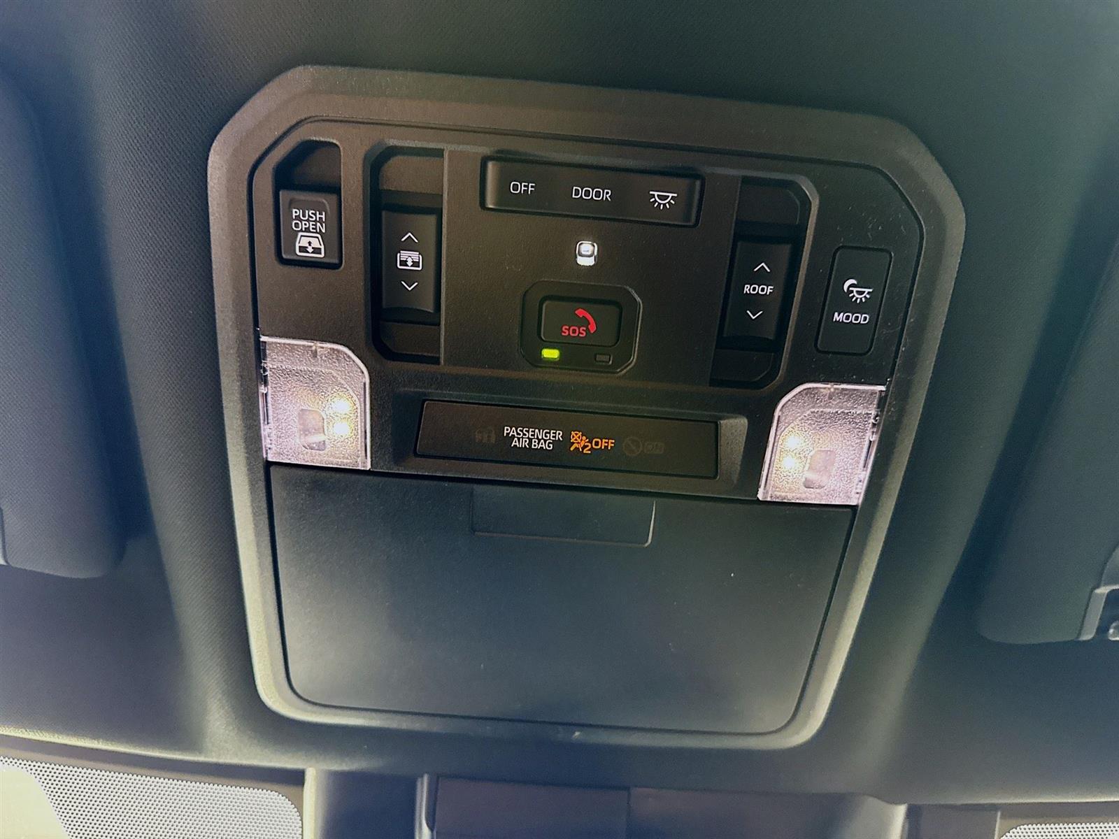 Vehicle image 19 of 44