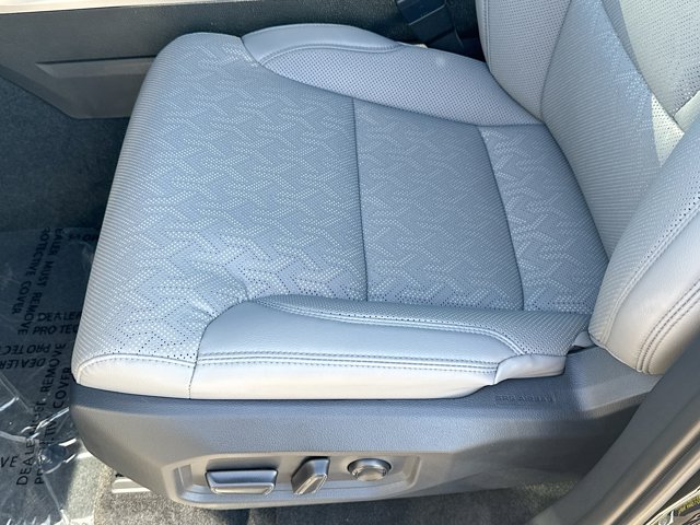 Vehicle image 27 of 37