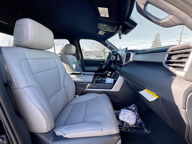 Vehicle image 33 of 37