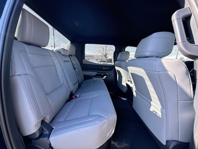 Vehicle image 32 of 37