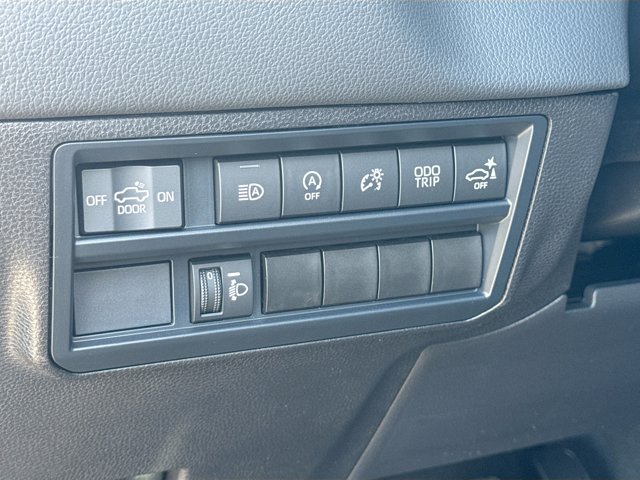 Vehicle image 26 of 37