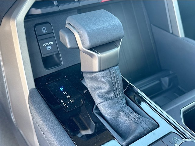 Vehicle image 23 of 37