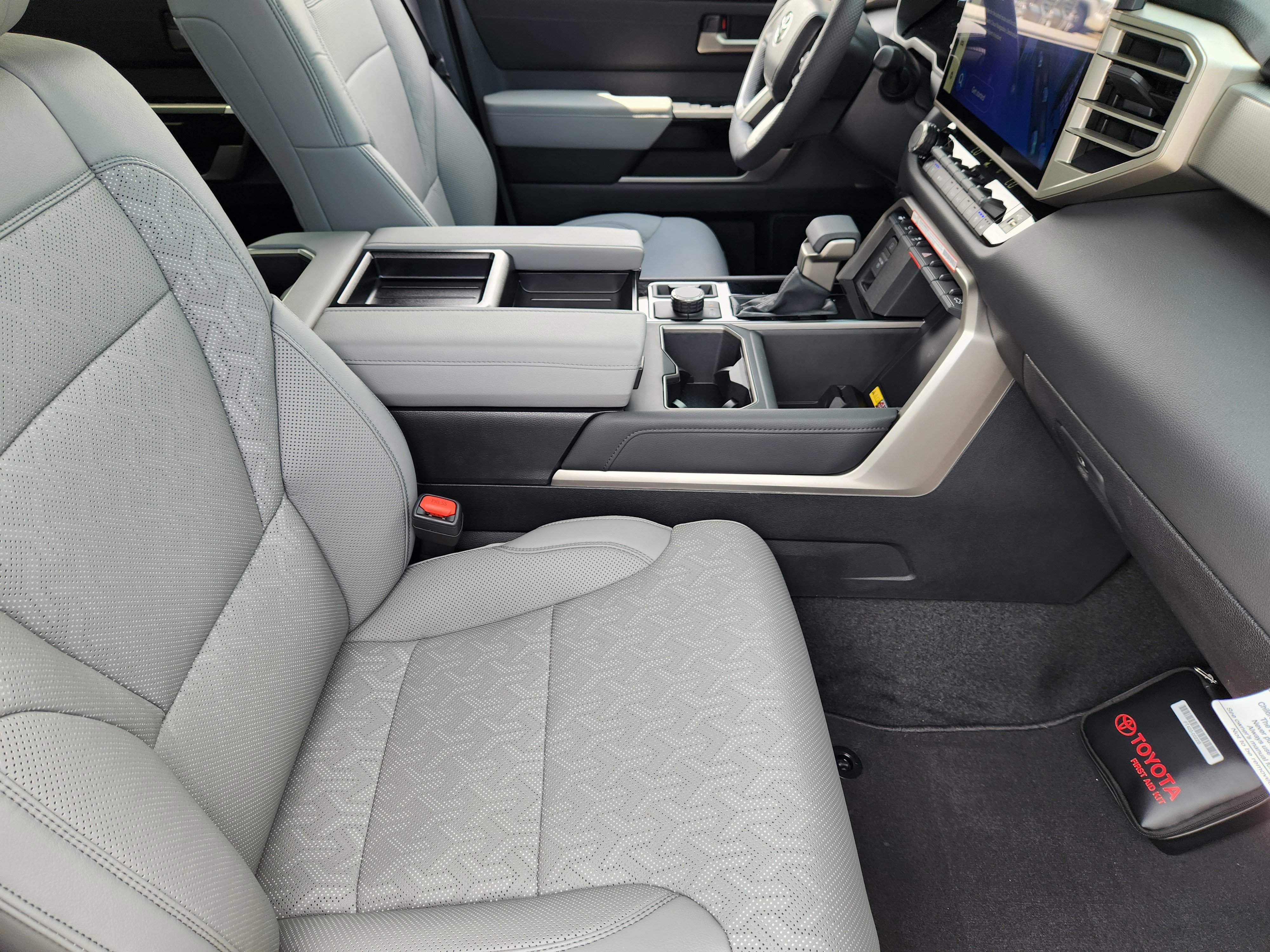 Vehicle image 10 of 23