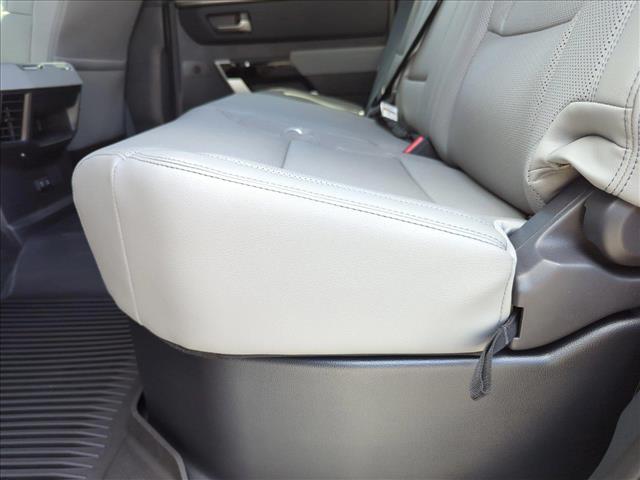 2025 Toyota Tundra Limited Image 14 of 17