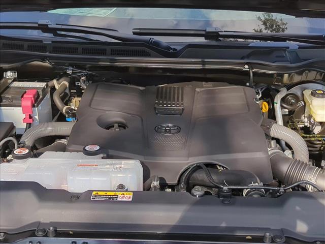 2025 Toyota Tundra Limited Image 8 of 17