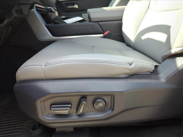 2025 Toyota Tundra Limited Image 17 of 17
