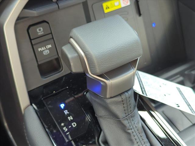 2025 Toyota Tundra Limited Image 15 of 17