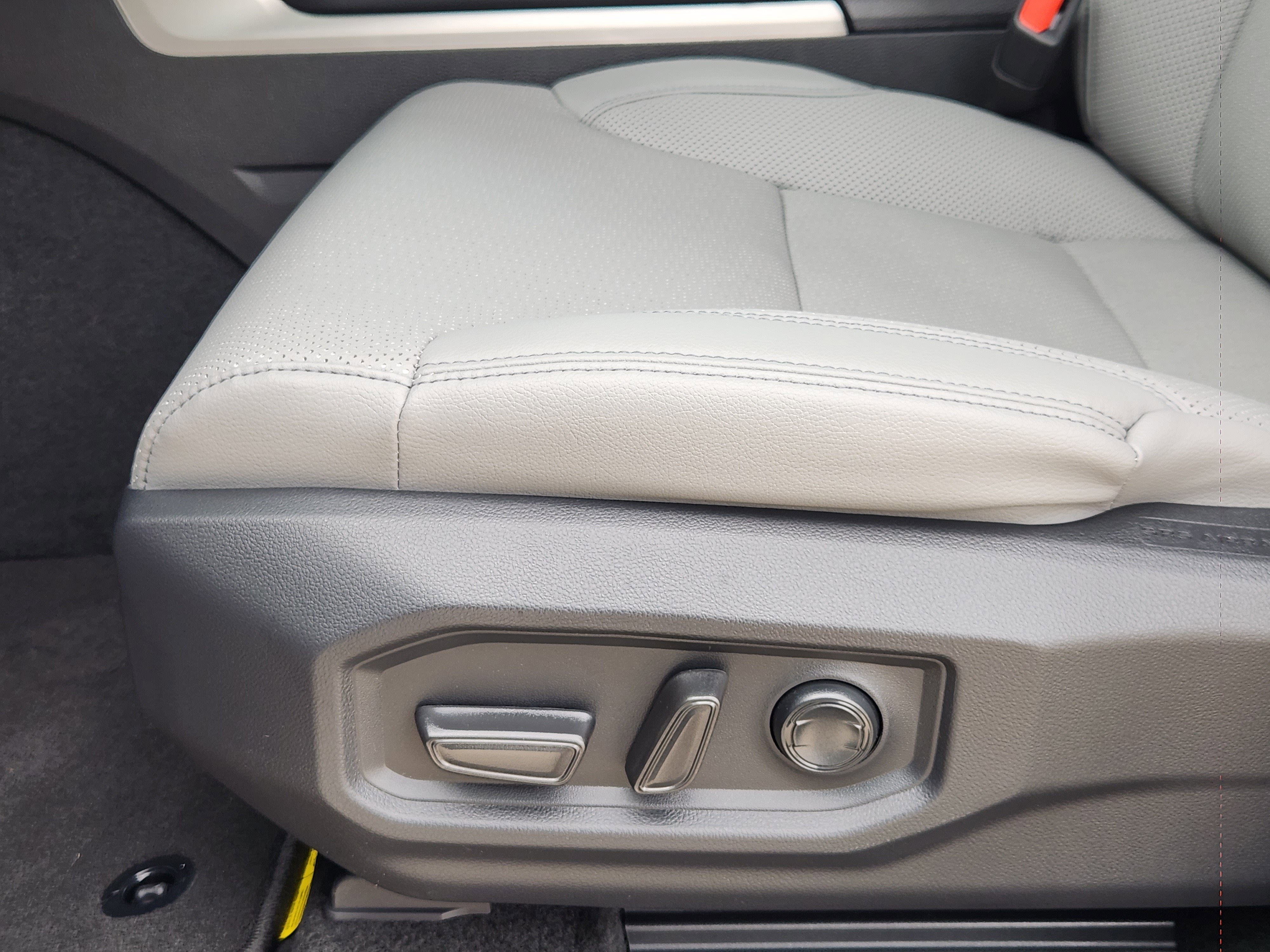 Vehicle image 18 of 23