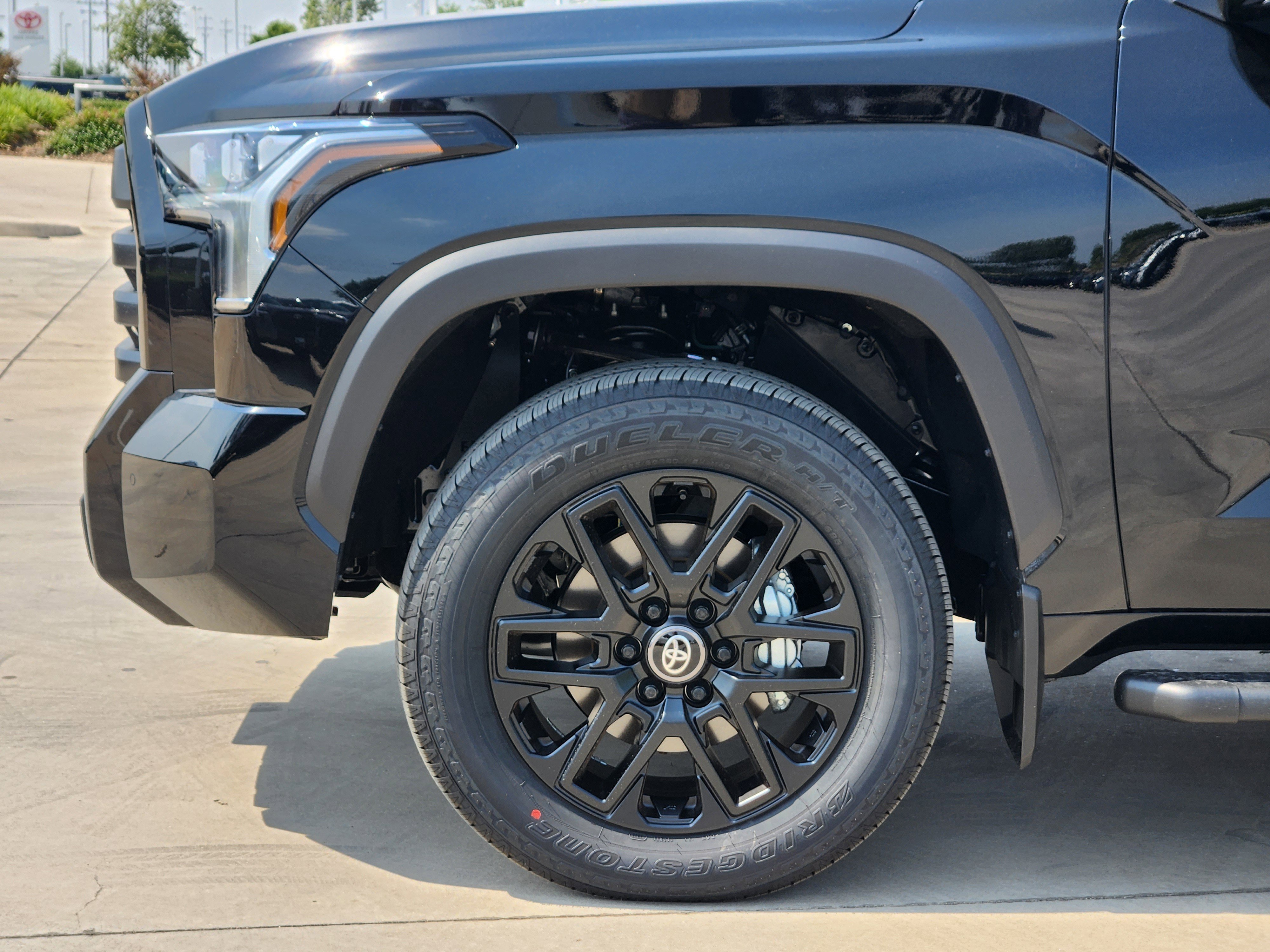 Vehicle image 6 of 23