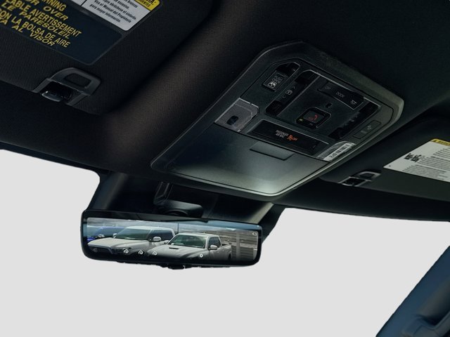 Vehicle image 33 of 49