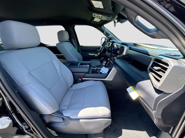 Vehicle image 33 of 39