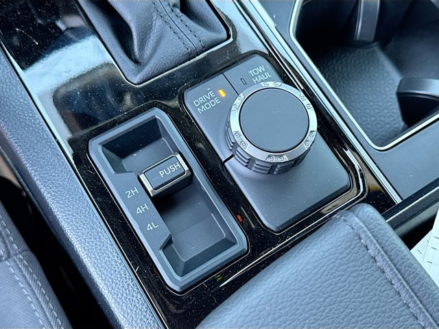 Vehicle image 27 of 39