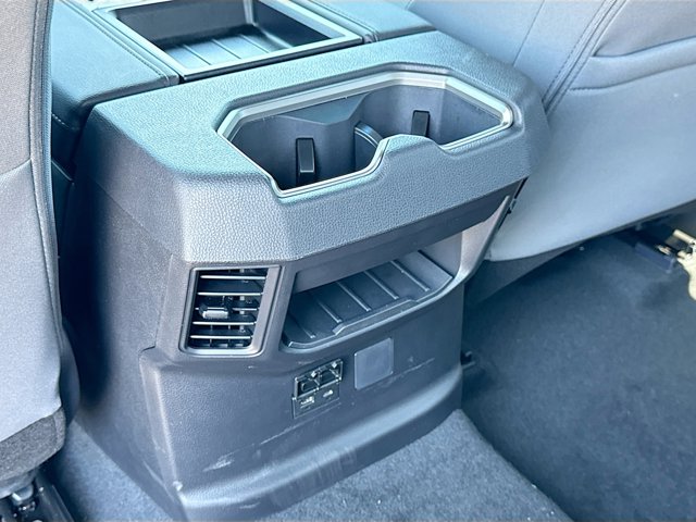 Vehicle image 31 of 39