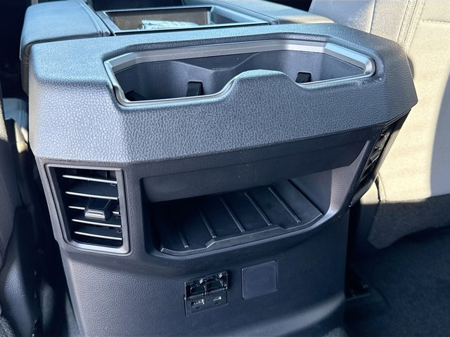 Vehicle image 31 of 37