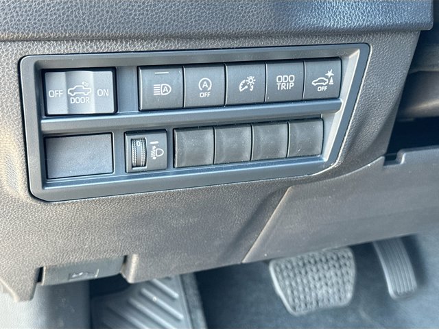 Vehicle image 25 of 37