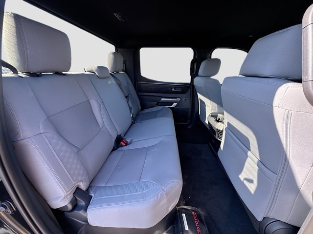 Vehicle image 32 of 37