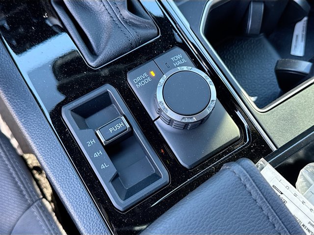 Vehicle image 27 of 37