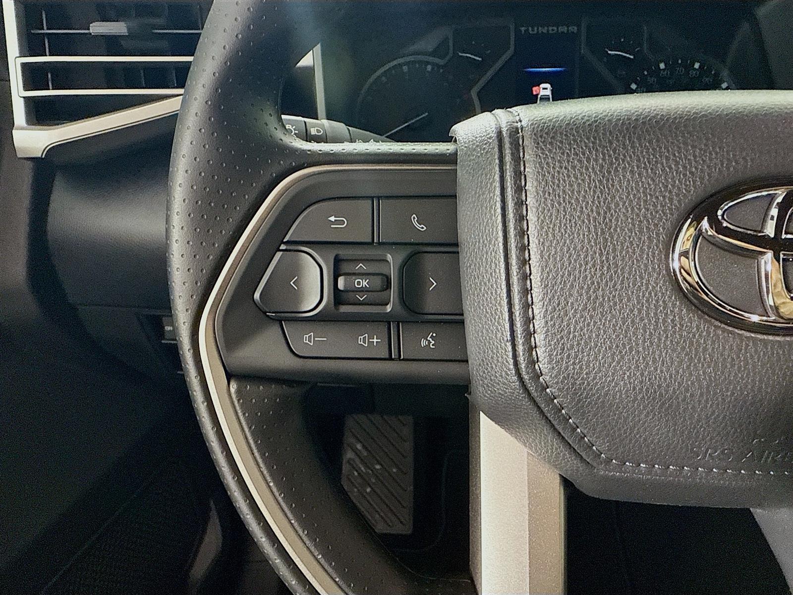 Vehicle image 17 of 46