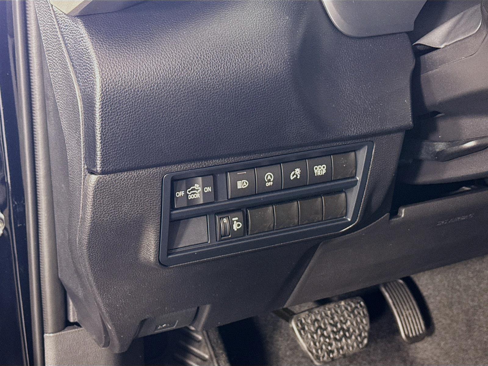 Vehicle image 14 of 46