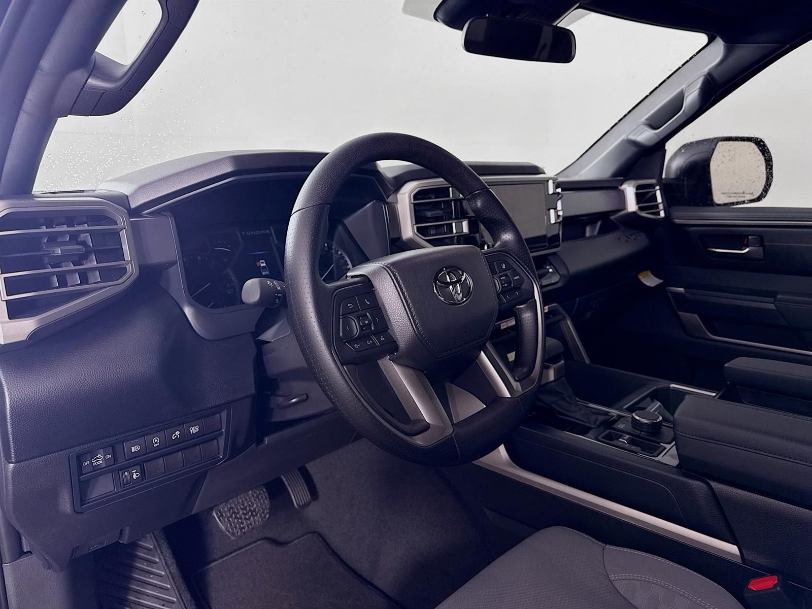 Vehicle image 13 of 46