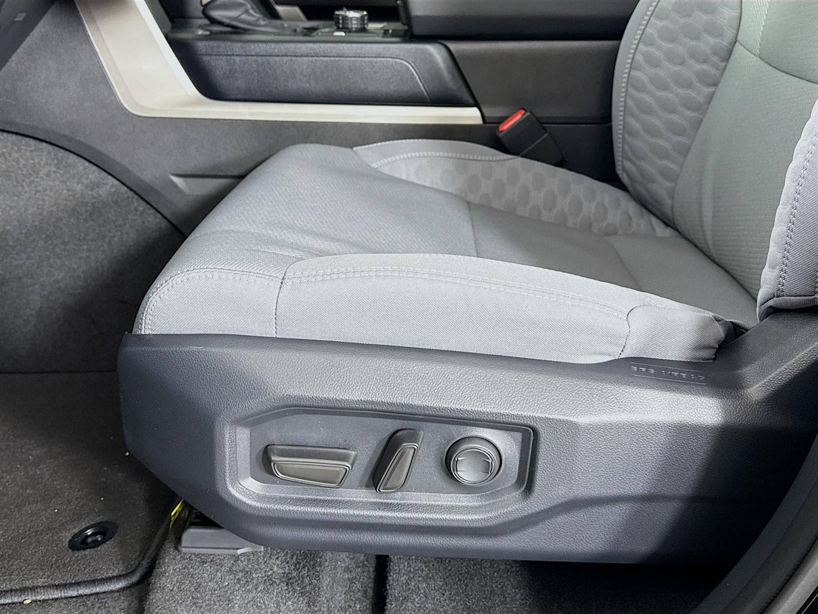 Vehicle image 33 of 46