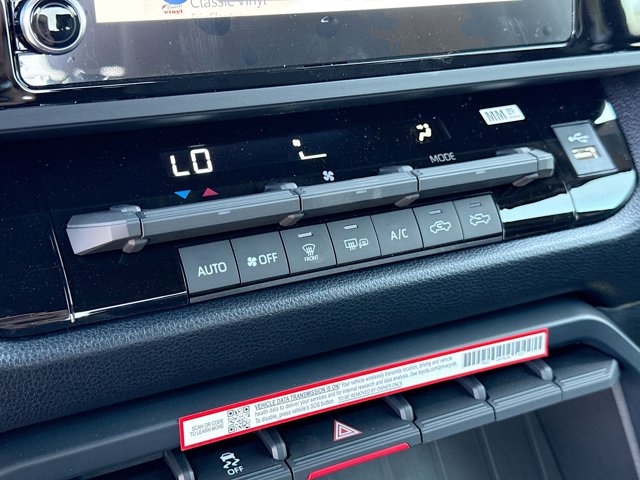 Vehicle image 31 of 35