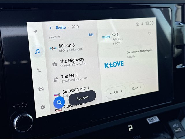 Vehicle image 23 of 35