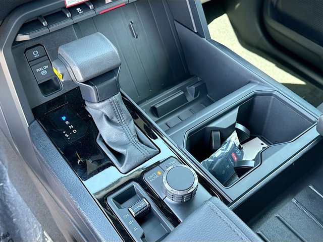 Vehicle image 25 of 35