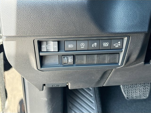 Vehicle image 30 of 35
