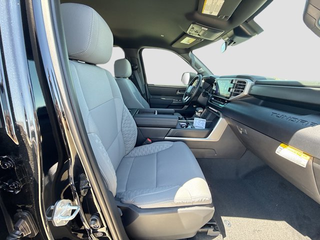 Vehicle image 14 of 35