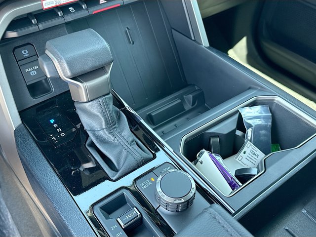 Vehicle image 25 of 35
