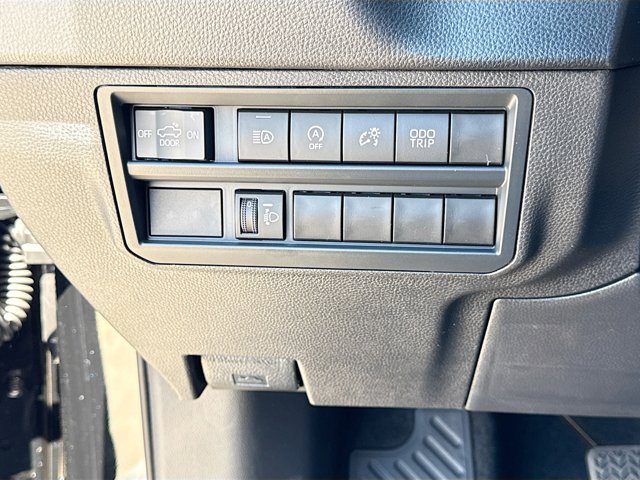 Vehicle image 30 of 35