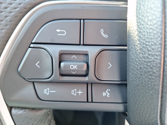 Vehicle image 23 of 35
