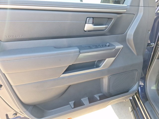 Vehicle image 18 of 35