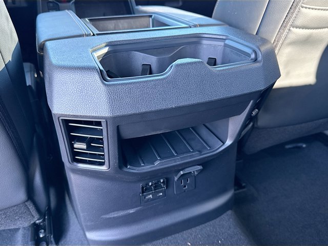 Vehicle image 32 of 40