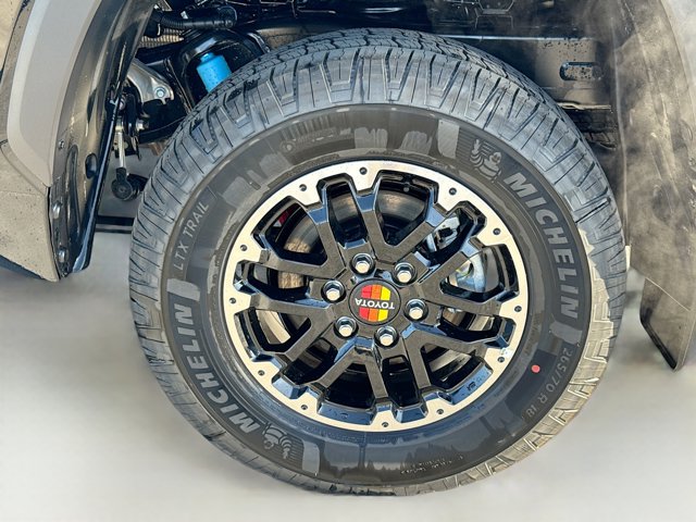Vehicle image 38 of 40
