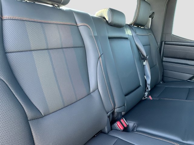 Vehicle image 34 of 40
