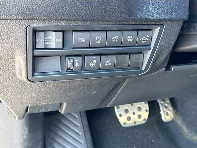 Vehicle image 26 of 40